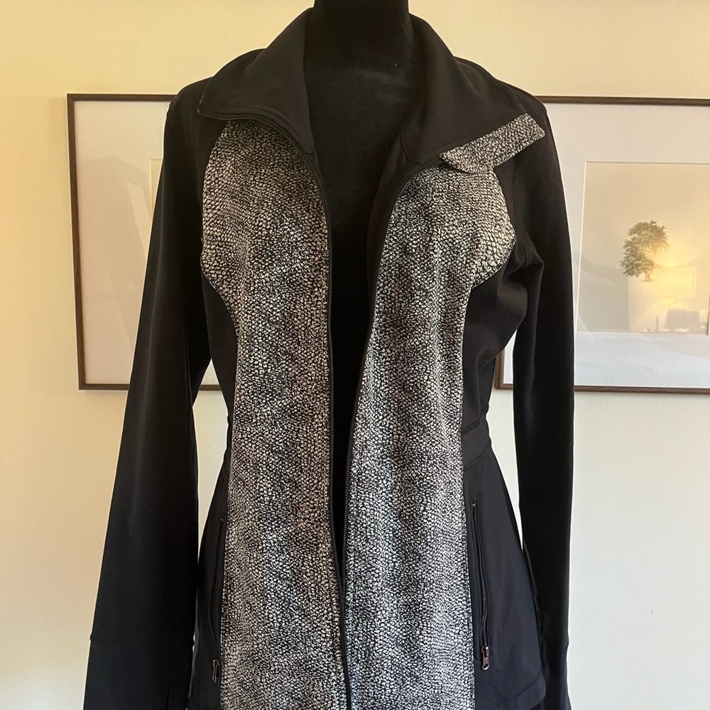 Calia by Carrie Underwood Zip Up Black & white jacket Excellent used condition.